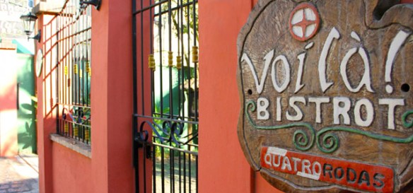 Foto ilustrativa do portão da pousada do restaurante